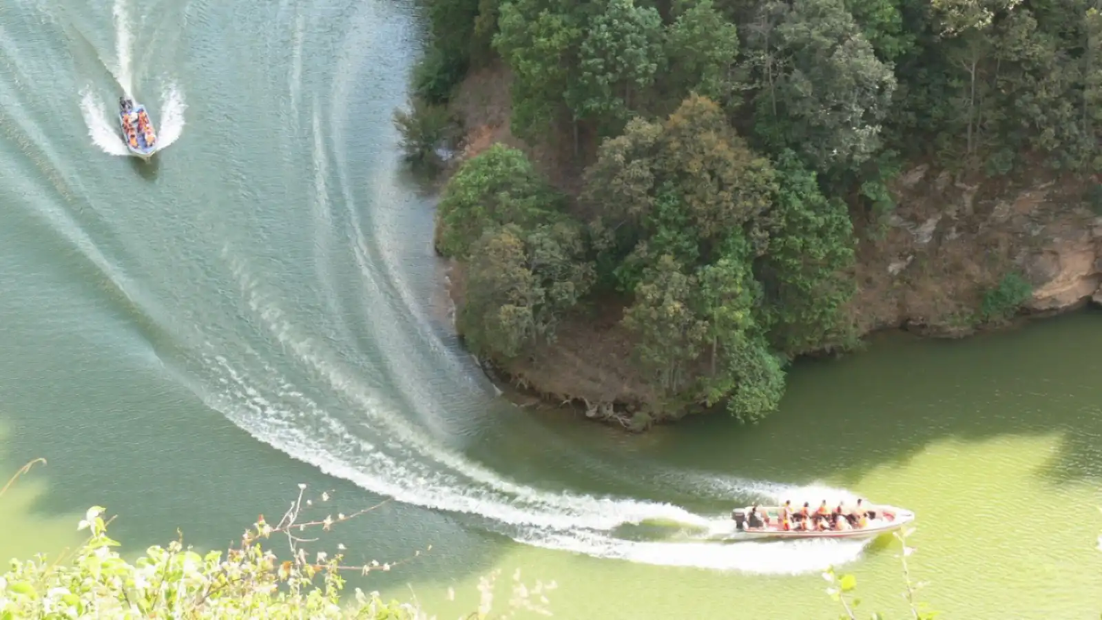 Hotels near Fenglongwan Reservoir