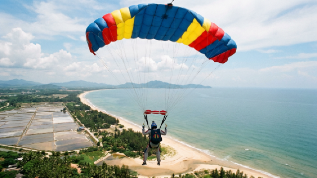 Parachuting in Danzhou