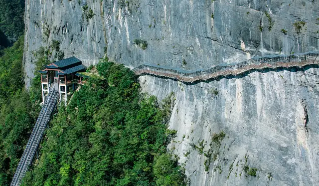 Enshi Tujia and Miao Autonomous Prefecture Hiking