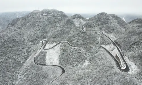 Loushan Pass Tourist Attraction