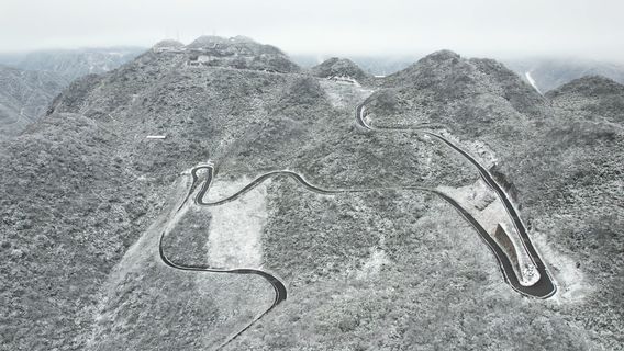 Loushan Pass Tourist Attraction