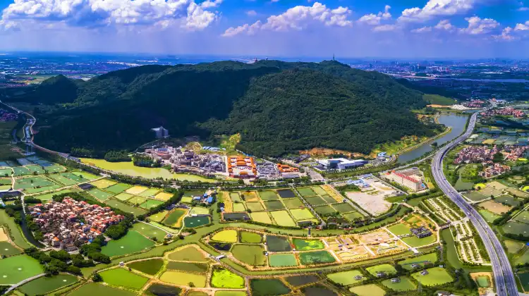 Hotels near Beijiao Park