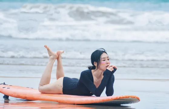 後浪沖浪俱樂部（日月灣店）家庭衝浪體驗課含拍攝家庭（2位成人+1位小童）