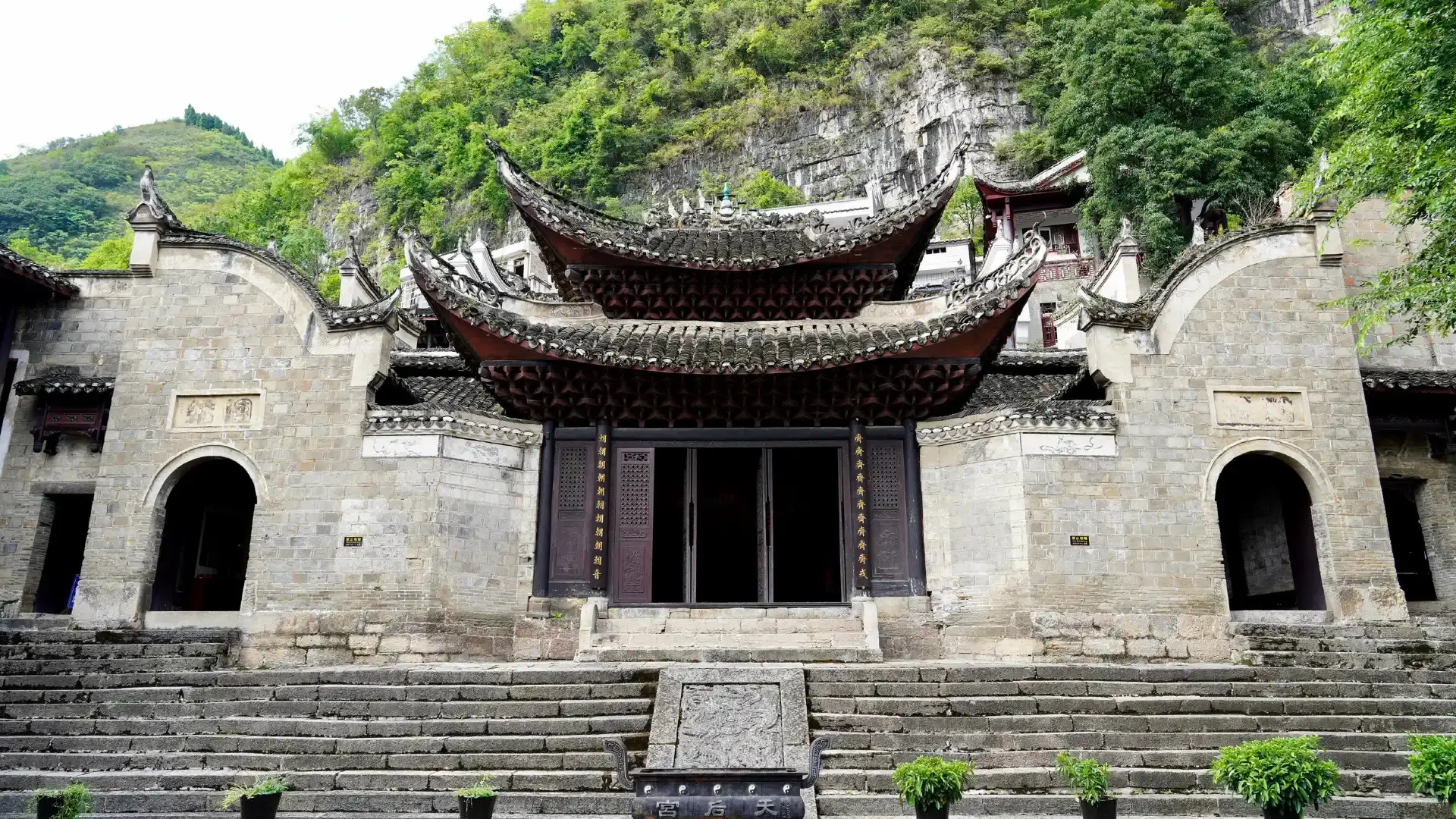 Hotels near Zhenyuan Tianhou Temple