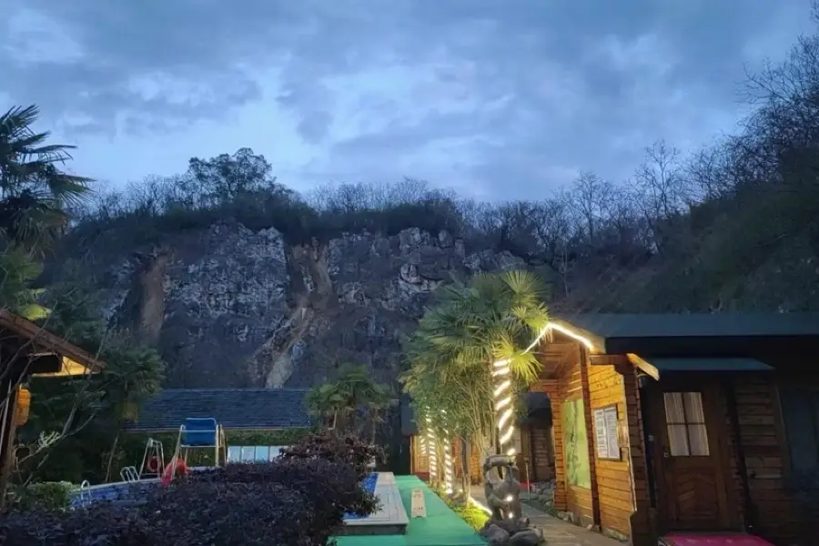 Taihu Niuzai An Zhu Xingfu Hot Spring