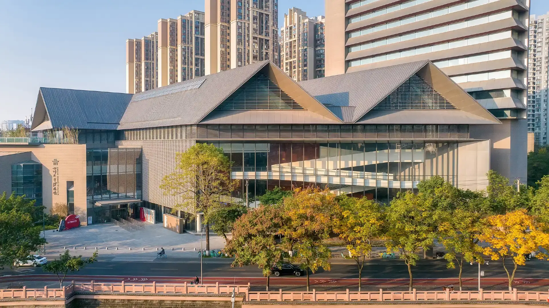 Hotels near Sichuan University Museum
