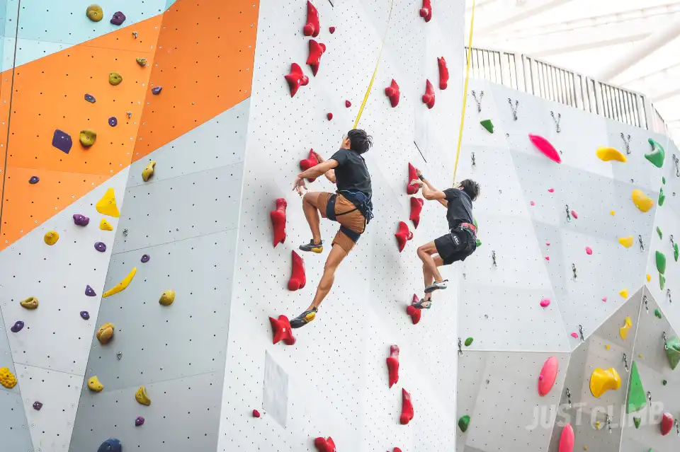 4_JUST CLIMB