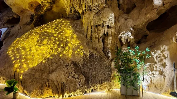 liang feng dong hu wai tan xian ying di