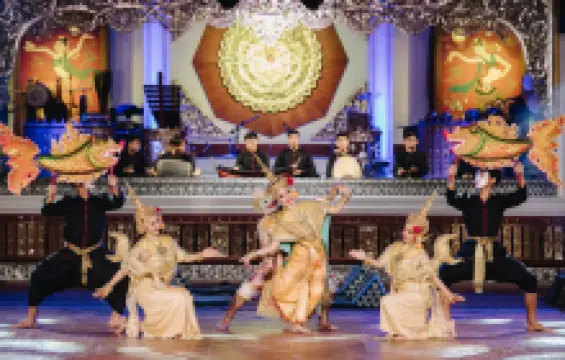 清邁康托克帝王餐文化表演中心