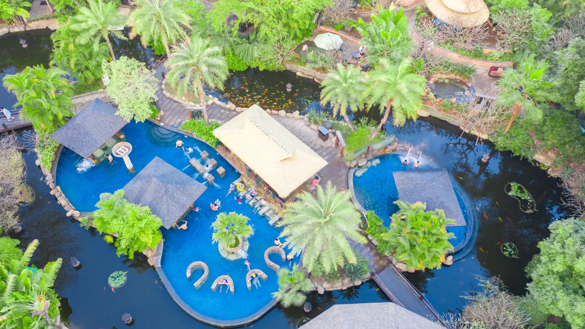 Hotels near Riyuegu Hotsprings