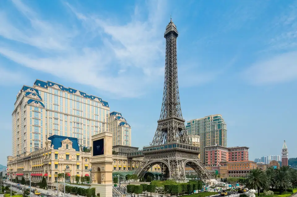 2_Macau Eiffel Tower