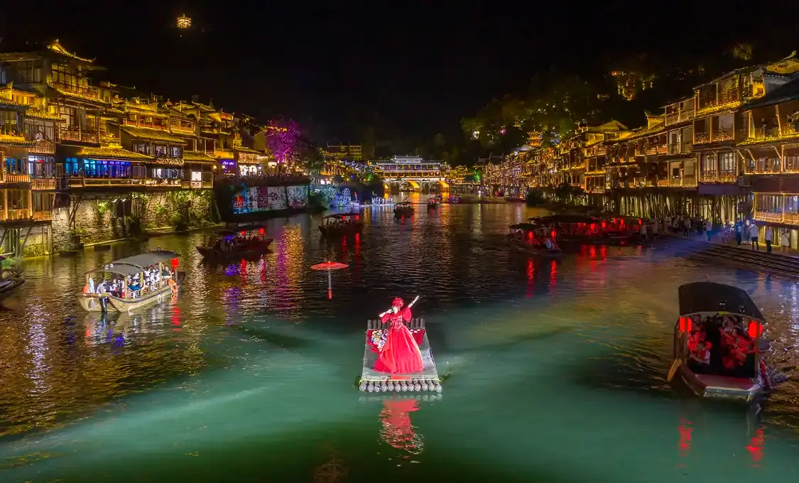 Hoteles cerca de Tuo River