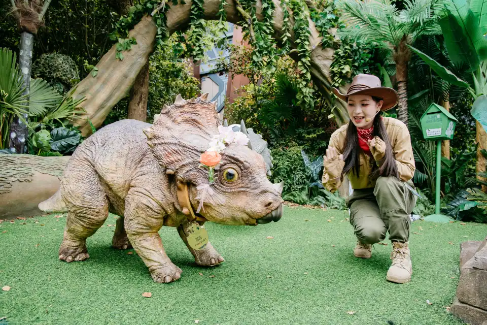 5_China Dinosaurs Land