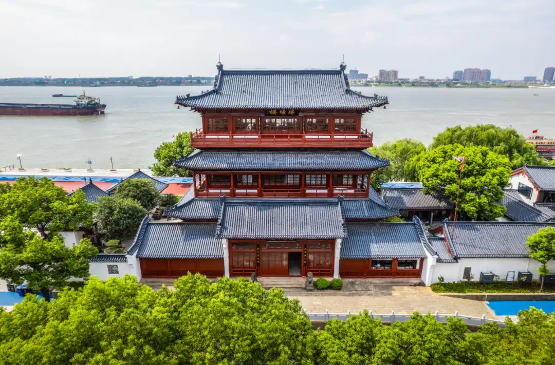 Hotels near Xunyang Tower