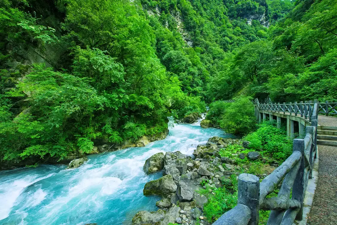 Hotels near Erlang Mountain National Forest Park
