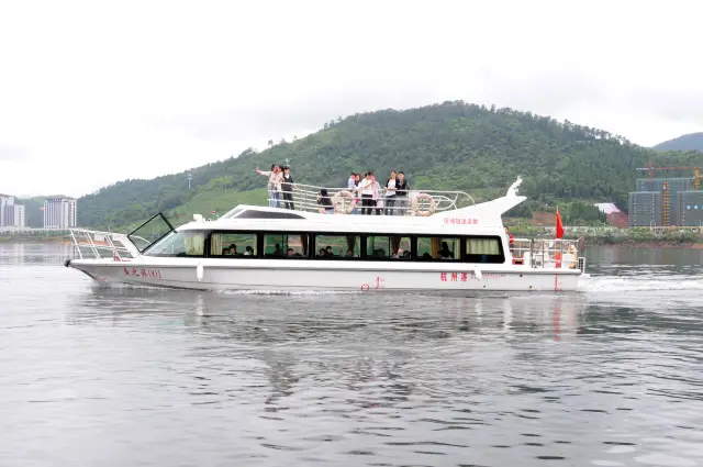 Sightseeing Boats in Qiandaohu