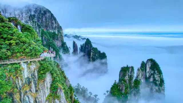 Sea of Clouds Sightseeing in Yizhang