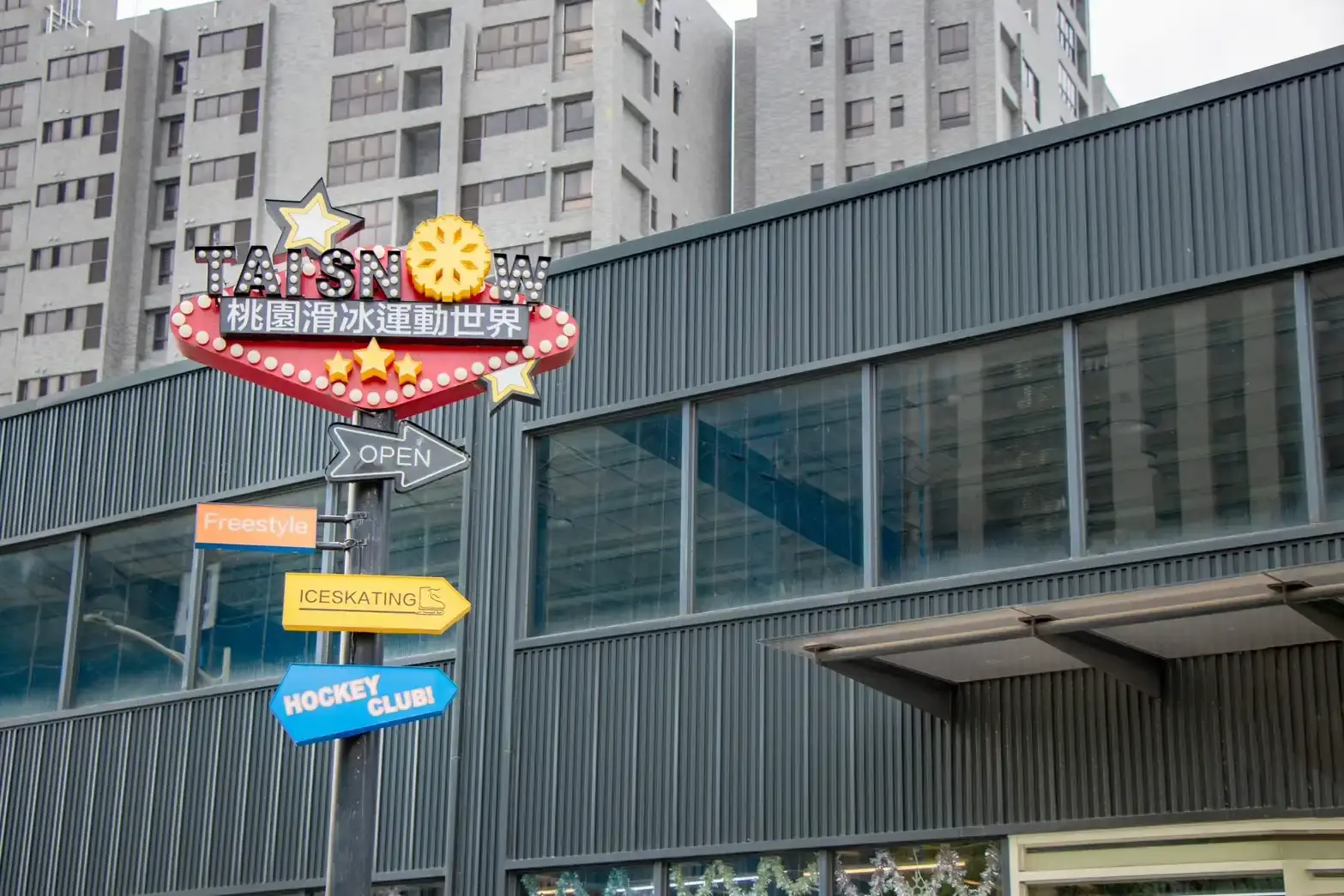 Hotels near TAI Snow