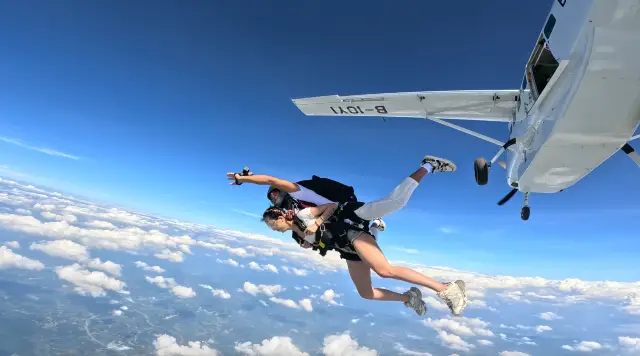 Skydiving in Sanya