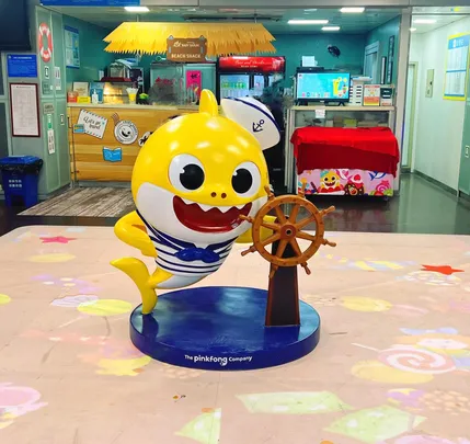 4_"Happy Captain" Huangpu River Dinner Cruise