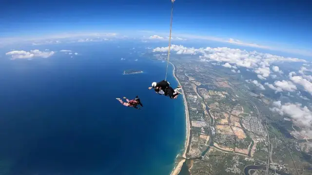 Skydiving in Sanya
