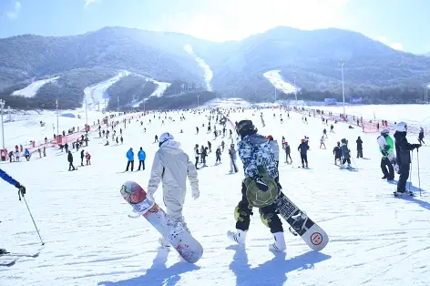 Skiing in Baoji