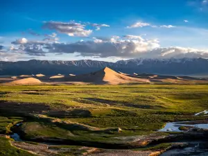 Mingsha Mountain