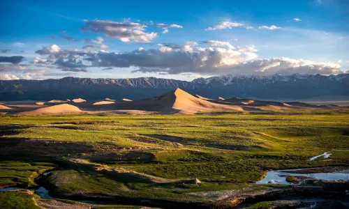 Mingsha Mountain