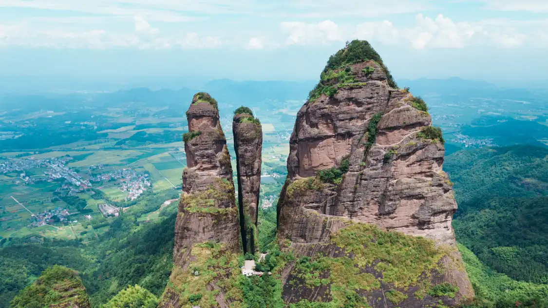 Hotel dekat Jianglang Mountain Scenic Spot