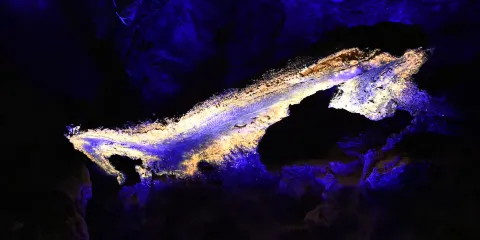 銀子岩