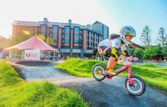 松花湖滑雪場日場全天全雪區滑雪套票(含雪具)成人