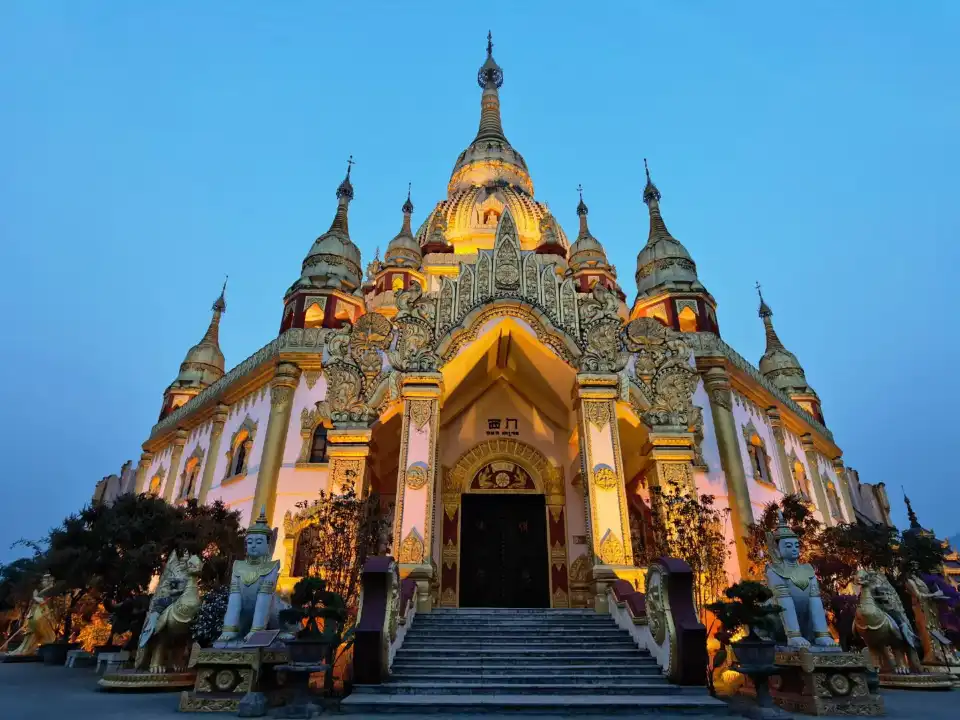 2_Meng Huan Shwedagon Pagoda