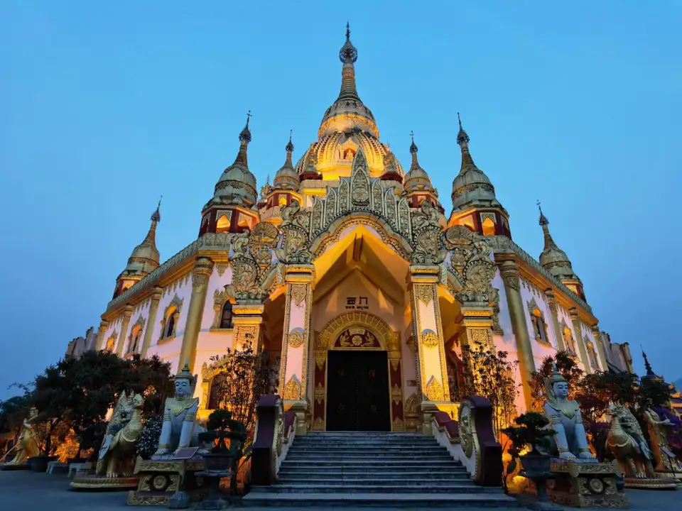 2_Meng Huan Shwedagon Pagoda