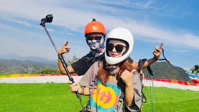 Throne Flight (Mogan Mountain Paragliding Reception Center)