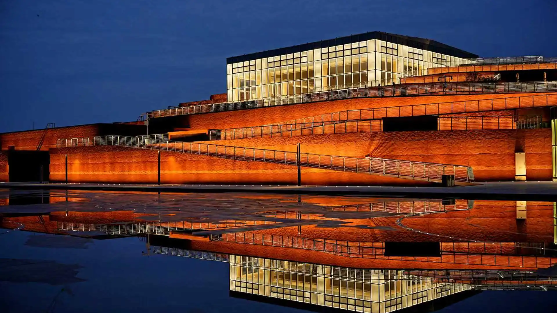 Hotels near Jiangkou Sunken Silver Museum