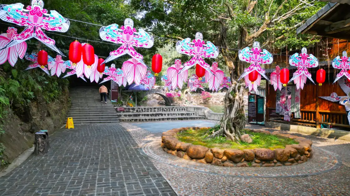 Hotels near 18 Water Ecological Scenic Area