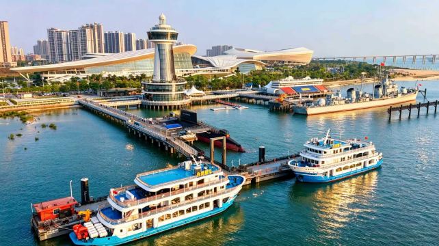 Zhanjiang White Dolphin Cruise