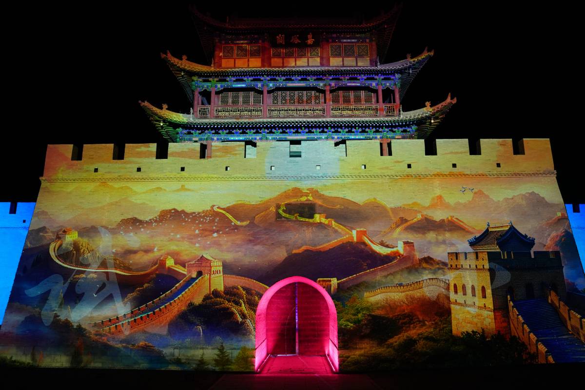 嘉峪関関城（城楼）｜夜景観賞