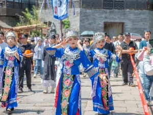 둥팡옌후청(동방염호성)
