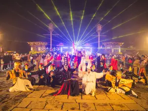 둥팡옌후청(동방염호성)