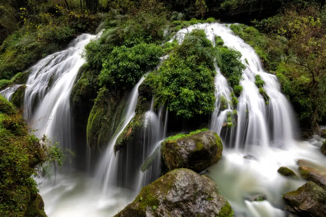 Hotels near Tribe of the Three Gorges