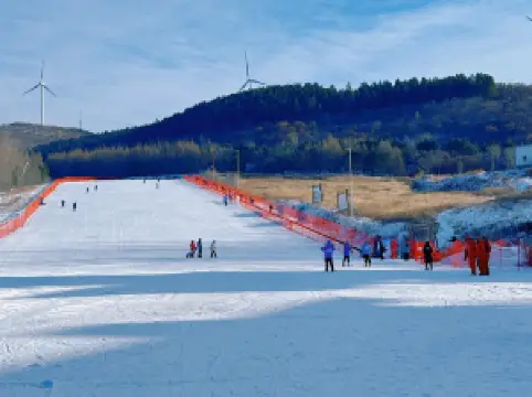 아오위에 녠즈산 국제 스키장