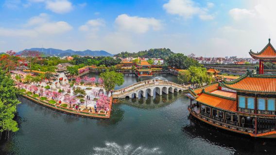 Guangzhou Private Day Tour: Baomo Garden, Shawan Ancient Town, Yuyin Mountain Villa