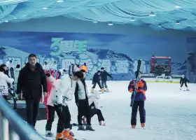 中润趣谷四季滑雪场