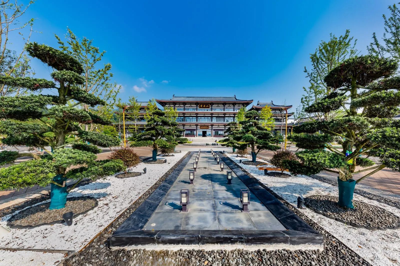 Yunju (Cloud Home) Mountain