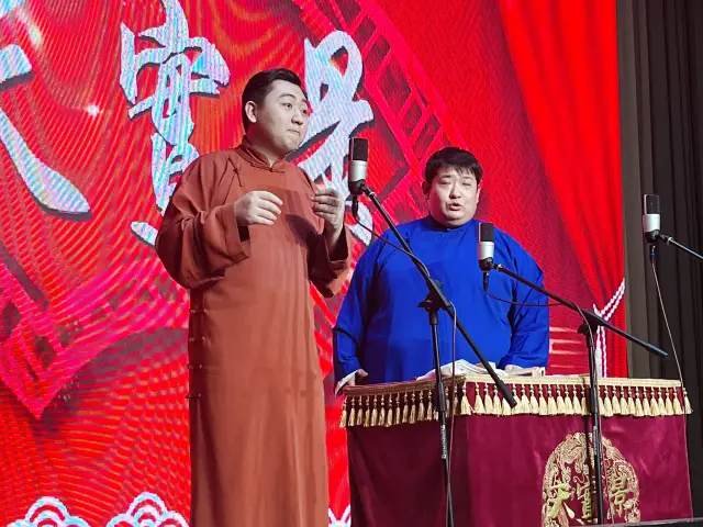 Crosstalk Shows in Tianjin