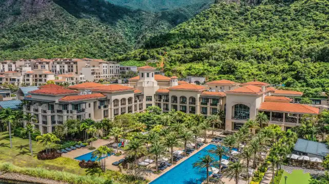 Hotels near Spring Woods