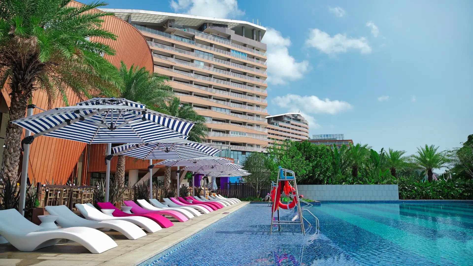 Hotels near Hello UFO Infinity Pool