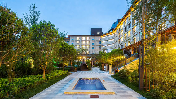 Taibai Mountain Qilin Mansion Hot Spring