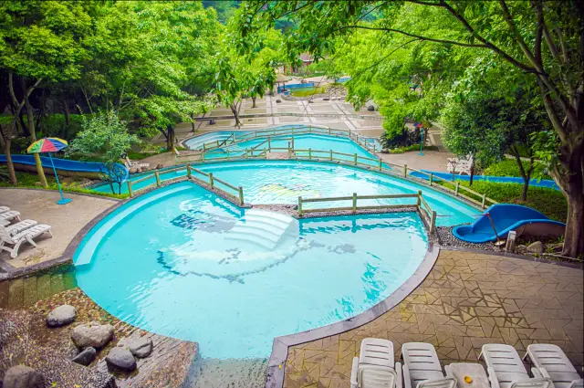 Hot springs in Emeishan